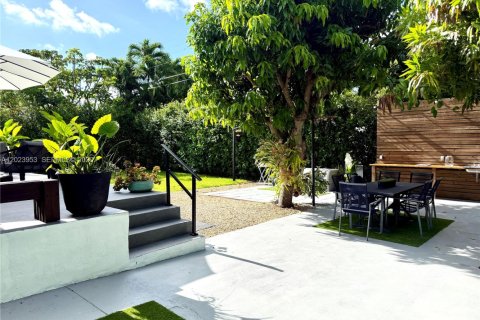 House in Miami, Florida 5 bedrooms, 184.13 sq.m. № 2087783 - photo 28
