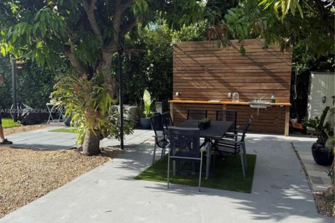 House in Miami, Florida 5 bedrooms, 184.13 sq.m. № 2087783 - photo 29
