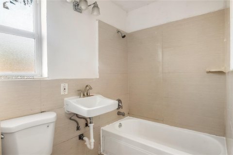 Commercial property in Dania Beach, Florida 144.93 sq.m. № 1963330 - photo 28