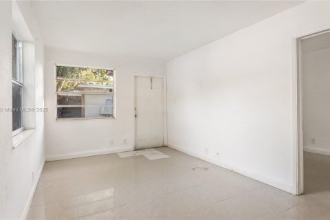 Commercial property in Dania Beach, Florida 144.93 sq.m. № 1963330 - photo 24