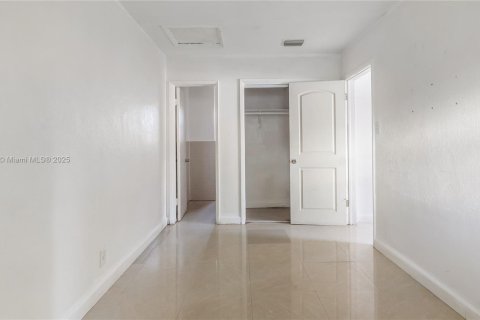 Commercial property in Dania Beach, Florida 144.93 sq.m. № 1963330 - photo 27