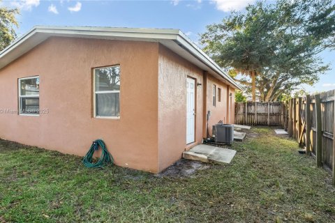 Commercial property in Dania Beach, Florida 144.93 sq.m. № 1963330 - photo 7