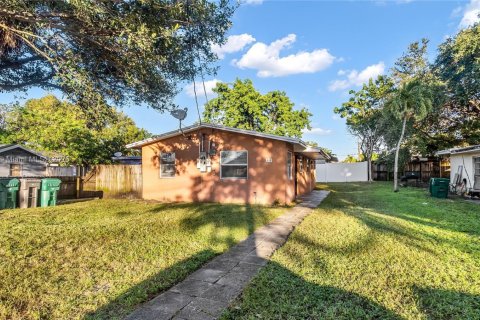 Commercial property in Dania Beach, Florida 144.93 sq.m. № 1963330 - photo 2