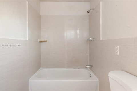 Commercial property in Dania Beach, Florida 144.93 sq.m. № 1963330 - photo 19