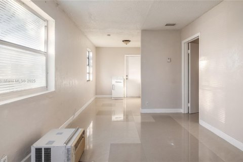 Commercial property in Dania Beach, Florida 144.93 sq.m. № 1963330 - photo 11