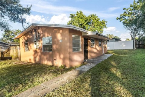 Commercial property in Dania Beach, Florida 144.93 sq.m. № 1963330 - photo 4