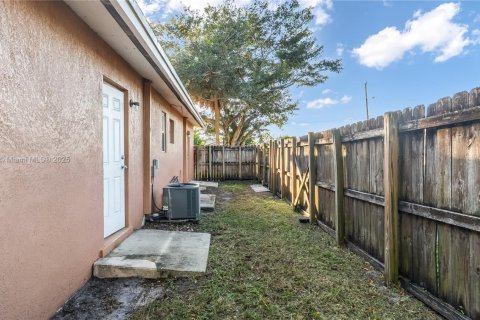 Commercial property in Dania Beach, Florida 144.93 sq.m. № 1963330 - photo 8