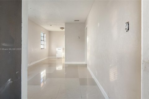 Commercial property in Dania Beach, Florida 144.93 sq.m. № 1963330 - photo 10