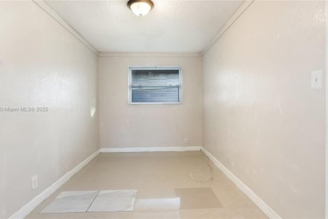 Commercial property in Dania Beach, Florida 144.93 sq.m. № 1963330 - photo 17