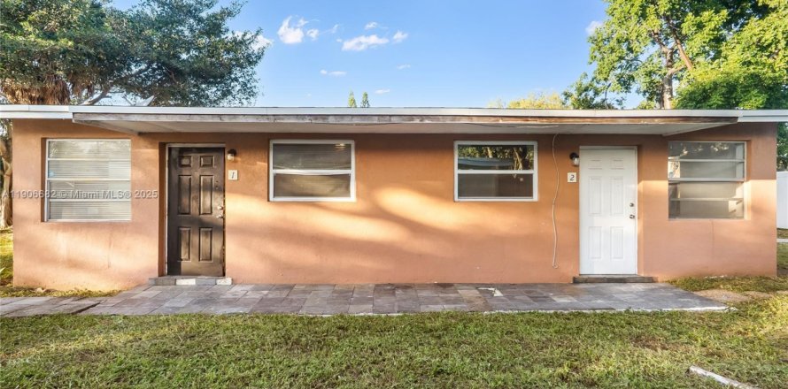 Commercial property in Dania Beach, Florida 144.93 sq.m. № 1963330