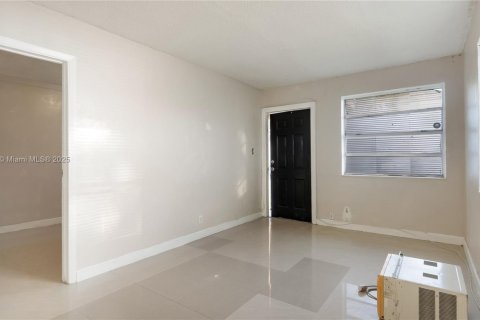 Commercial property in Dania Beach, Florida 144.93 sq.m. № 1963330 - photo 12