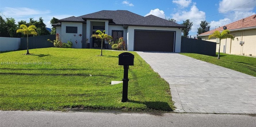 House in Cape Coral, Florida 4 bedrooms № 1844146