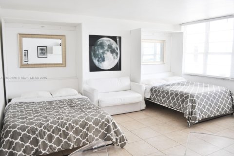 Condo in Miami Beach, Florida  № 1806006 - photo 1