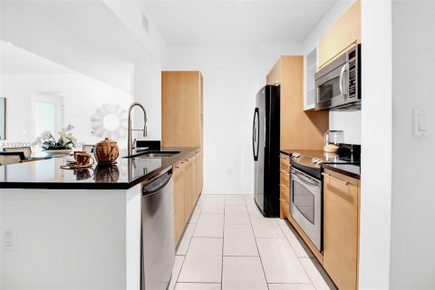 Condo in Miami, Florida, 2 bedrooms  № 2031063 - photo 9