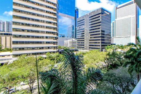 Condo in Miami, Florida, 2 bedrooms  № 2031063 - photo 30