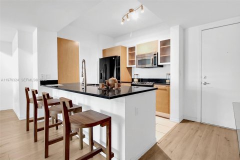 Condo in Miami, Florida, 2 bedrooms  № 2031063 - photo 4