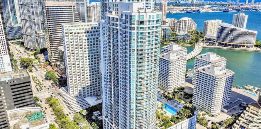 Condo in Miami, Florida, 2 bedrooms  № 2031063