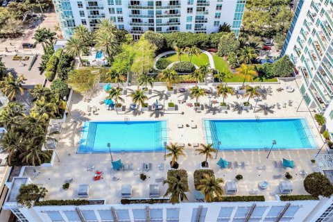 Condo in Miami, Florida, 2 bedrooms  № 2031063 - photo 28