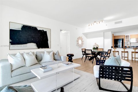 Condo in Miami, Florida, 2 bedrooms  № 2031063 - photo 14