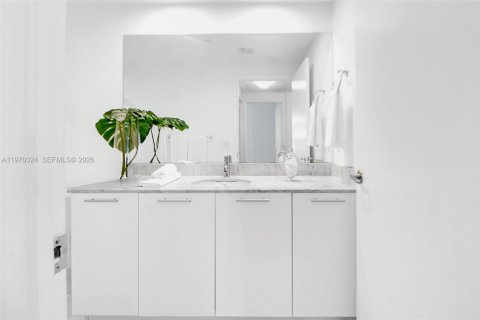 Condo in Miami, Florida, 2 bedrooms  № 2031063 - photo 21