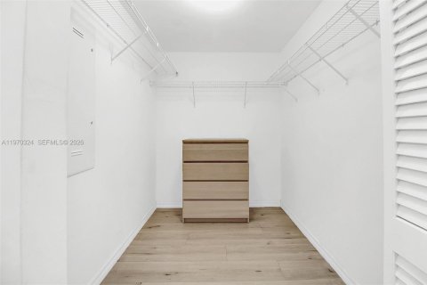 Condo in Miami, Florida, 2 bedrooms  № 2031063 - photo 18