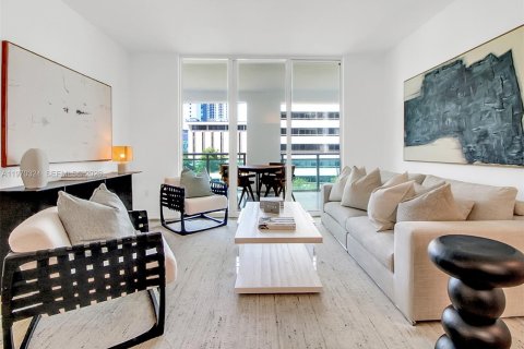 Condo in Miami, Florida, 2 bedrooms  № 2031063 - photo 3
