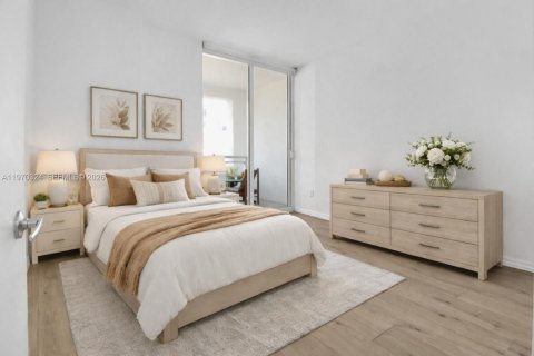 Condo in Miami, Florida, 2 bedrooms  № 2031063 - photo 19
