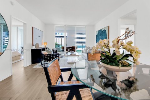 Condo in Miami, Florida, 2 bedrooms  № 2031063 - photo 7