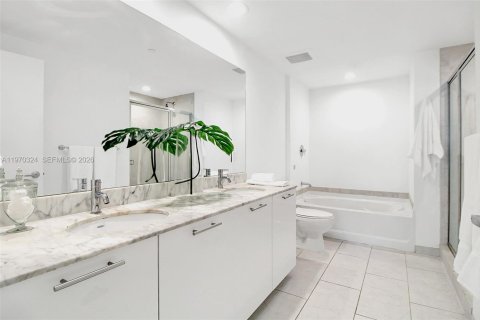 Condo in Miami, Florida, 2 bedrooms  № 2031063 - photo 15