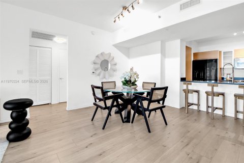 Condo in Miami, Florida, 2 bedrooms  № 2031063 - photo 10