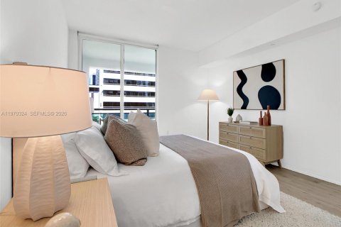 Condo in Miami, Florida, 2 bedrooms  № 2031063 - photo 17