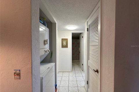 Condo in Astor, Florida, 2 bedrooms  № 1581854 - photo 4