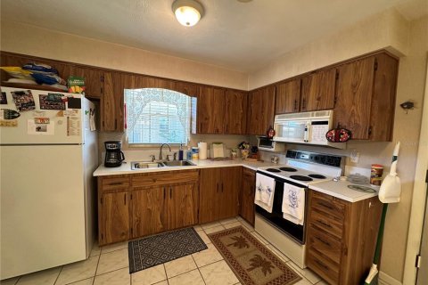 Condo in Astor, Florida, 2 bedrooms  № 1581854 - photo 23