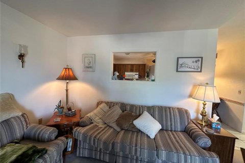 Condo in Astor, Florida, 2 bedrooms  № 1581854 - photo 2
