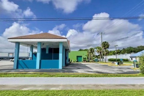 Propiedad comercial en venta en Titusville, Florida № 2388642 - foto 4