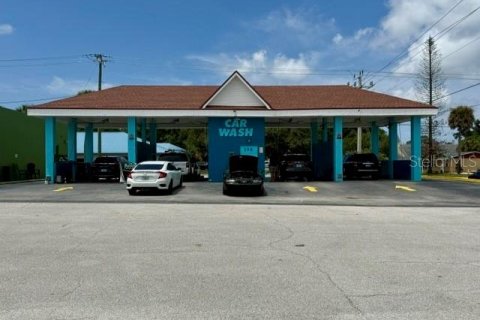 Propiedad comercial en Titusville, Florida № 2388642
