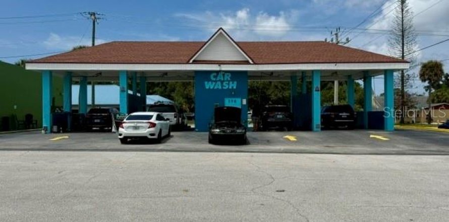 Propiedad comercial en Titusville, Florida № 2388642