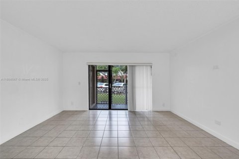 Купить кондоминиум в Уэстон, Флорида 2 спальни, 114.73м2, № 1807065 - фото 9