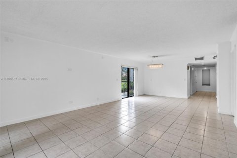 Купить кондоминиум в Уэстон, Флорида 2 спальни, 114.73м2, № 1807065 - фото 8
