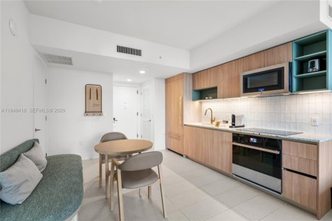 Condo in Miami, Florida, 1 bedroom № 2005692 - photo 11