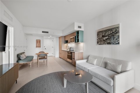 Condo in Miami, Florida, 1 bedroom № 2005692 - photo 17