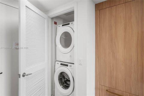 Condo in Miami, Florida, 1 bedroom № 2005692 - photo 16