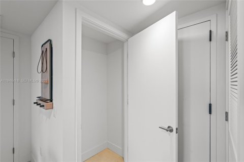 Condo in Miami, Florida, 1 bedroom № 2005692 - photo 24