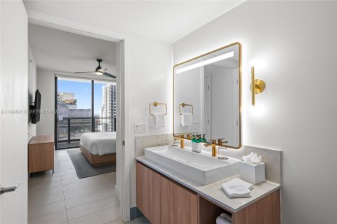 Condo in Miami, Florida, 1 bedroom № 2005692 - photo 25