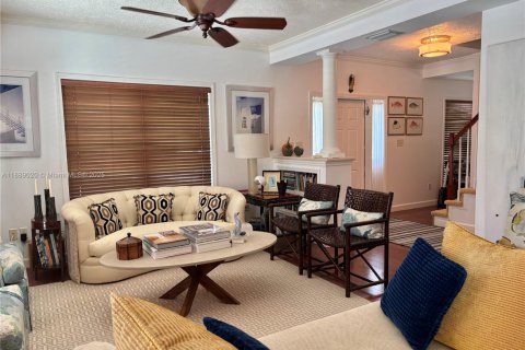 House in Tavernier, Florida 3 bedrooms, 197.7 sq.m. № 1939138 - photo 8