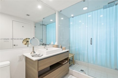 Condo in Miami, Florida, 1 bedroom  № 2041394 - photo 15