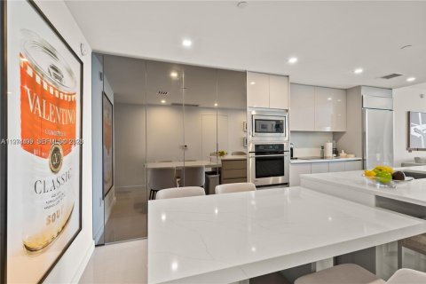 Condo in Miami, Florida, 1 bedroom  № 2041394 - photo 5