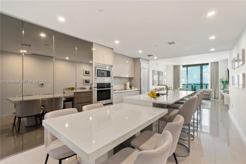 Condo in Miami, Florida, 1 bedroom  № 2041394 - photo 3