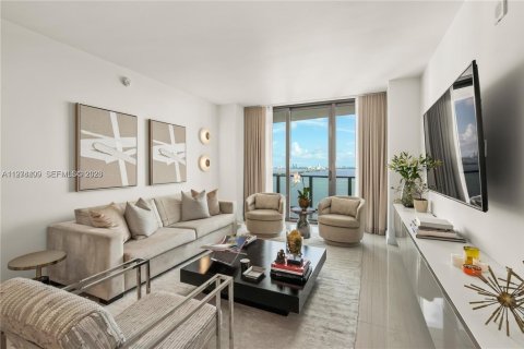 Condo in Miami, Florida, 1 bedroom  № 2041394 - photo 2