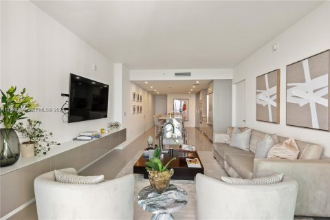 Condo in Miami, Florida, 1 bedroom  № 2041394 - photo 4